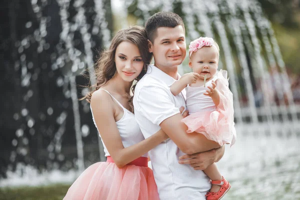 Cute Pretty Family Walking Park Fountain Loving Family Together Mother — Stock Photo, Image