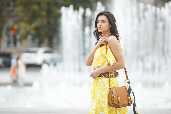 Ritratto Ravvicinato Bella Signorina Bella Donna Che Cammina All Aperto — Foto Stock