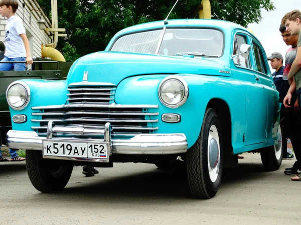 АРЗАМАС, РОССИЯ, 3 июля 2016: Старый ретро-автомобиль на выставке — стоковое фото