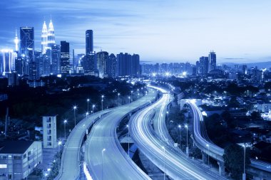 Kuala Lumpur manzarası ile şehir ışıkları
