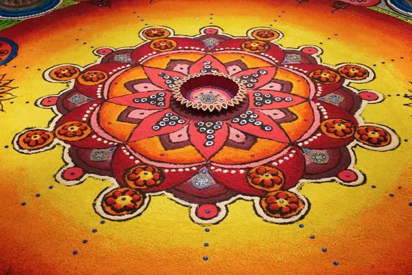 Deepak med färgglad rangoli — Stockfoto