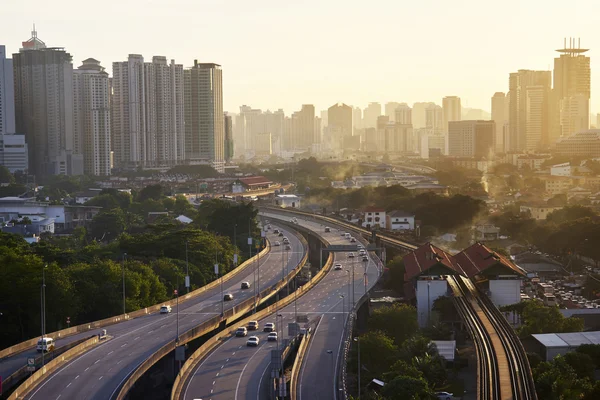 Linha do horizonte de Kuala Lumpur no por do sol — Fotografia de Stock