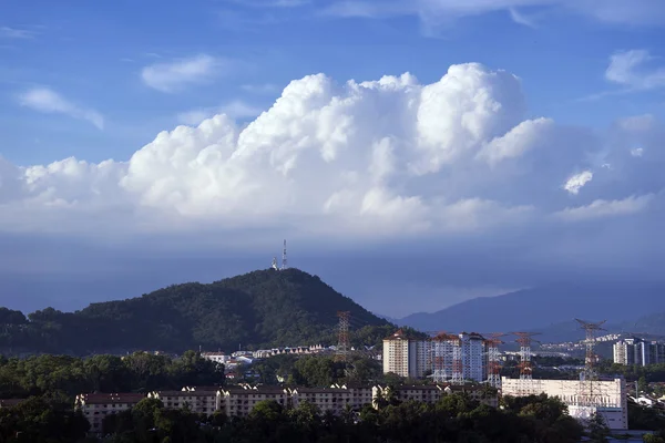 Urban landscape and cloudy sky — Stock Photo, Image