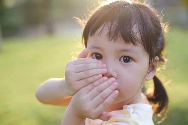 귀엽고 작은 아시아 소녀 — 스톡 사진