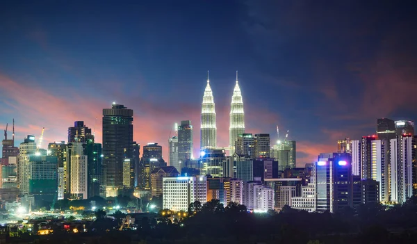 Kuala Lumpur luzes noturnas — Fotografia de Stock