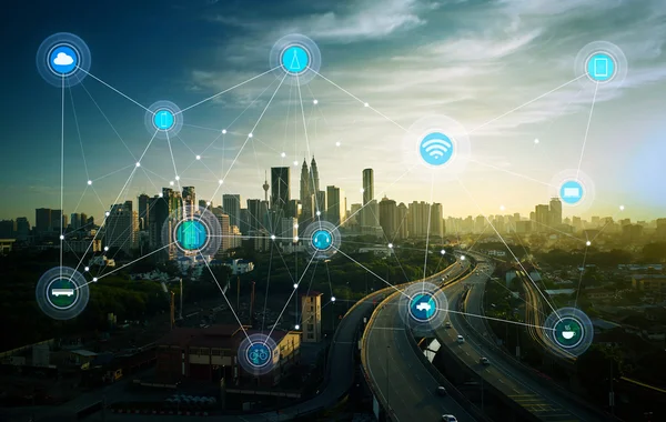 Intelligens város és vezeték nélküli kommunikáció fogalma — Stock Fotó