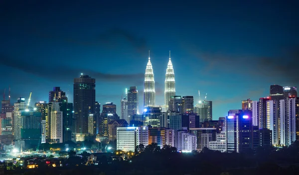 Kuala Lumpur luzes noturnas — Fotografia de Stock