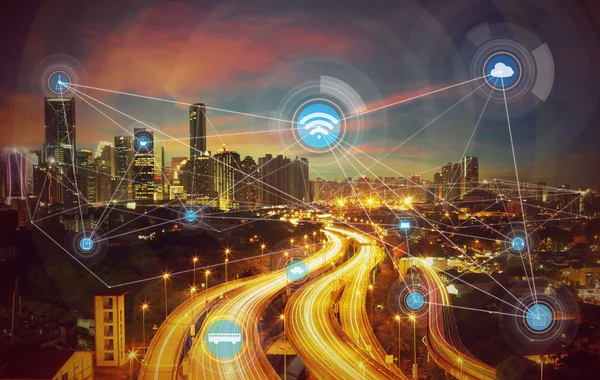 Smart city e concetto di comunicazione wireless — Foto Stock