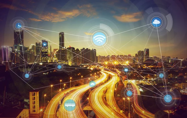 Smart city e concetto di comunicazione wireless — Foto Stock