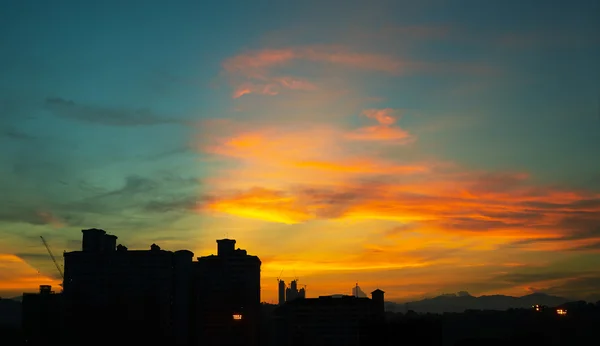 Vista da cidade ao pôr do sol — Fotografia de Stock