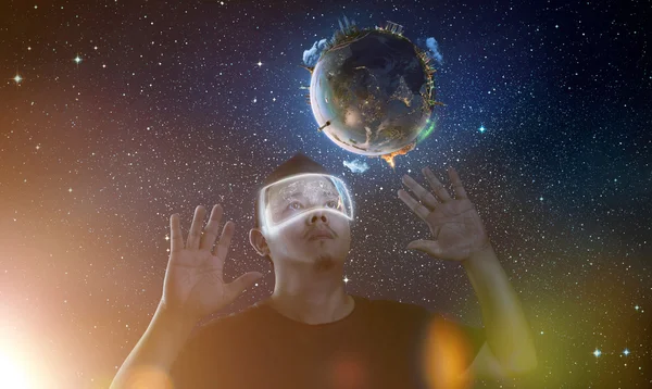 Man använda virtuell verklighet glasögon — Stockfoto