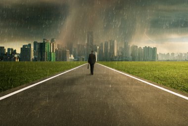 Bir fırtına karşı karşıya iş adamı