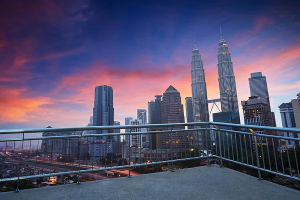 Panoramę Kuala Lumpur wieczorem — Zdjęcie stockowe
