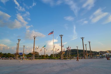 Putra Camii önünde kare 