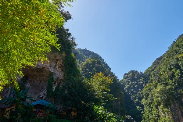 Doğal cliff ve dağlar — Stok fotoğraf