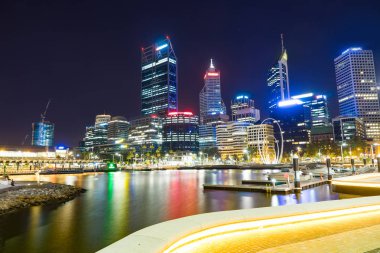 Elizabeth Quay içinde modern binalar