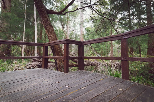 Balcón de madera en montañas —  Fotos de Stock