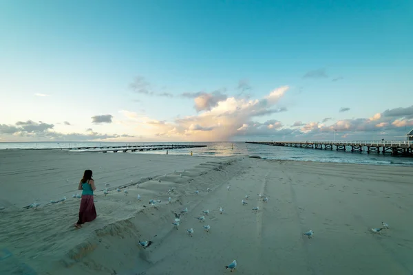 Menina em Busselton Jetty — Fotografia de Stock