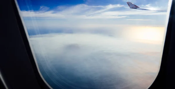 Bir uçak pencereden görüntüleme — Stok fotoğraf