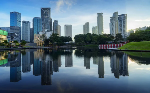 Kuala Lumpur lago da cidade — Fotografia de Stock