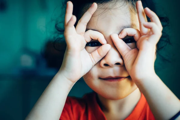 Schattig meisje — Stockfoto