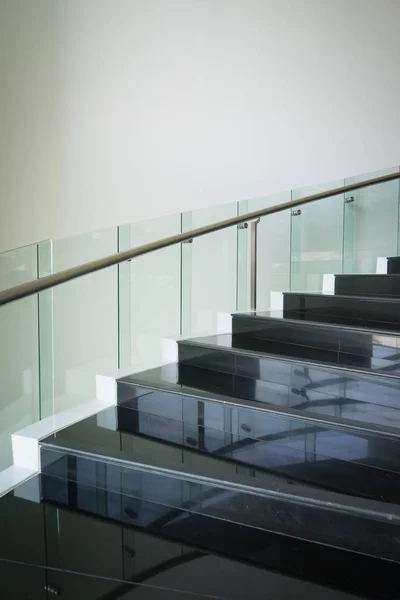 Vista de una escalera de caracol —  Fotos de Stock