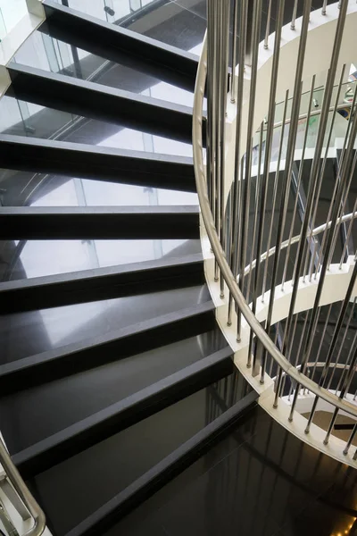 Vista de uma escada em espiral — Fotografia de Stock