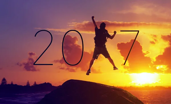 Biznesmen Happy do 2017 r. nowy rok — Zdjęcie stockowe