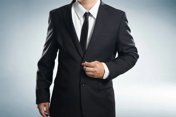 Бизнесмен в черном костюме — стоковое фото