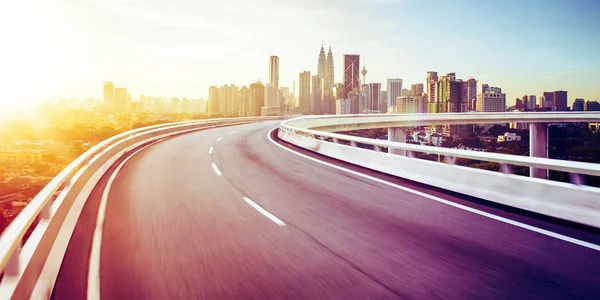 Autopista y puente de paso elevado — Foto de Stock