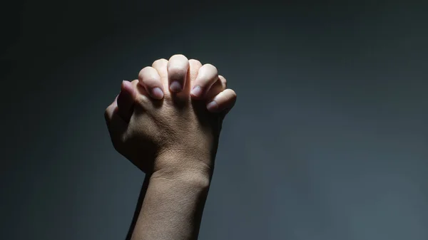 Modląc się gestami rąk — Zdjęcie stockowe