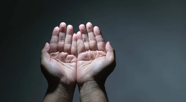 Жест "Руки молитвы" — стоковое фото