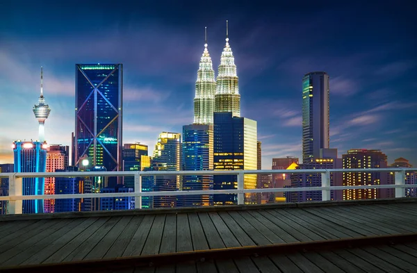 Kuala Lumpur City skyline на заході сонця — стокове фото