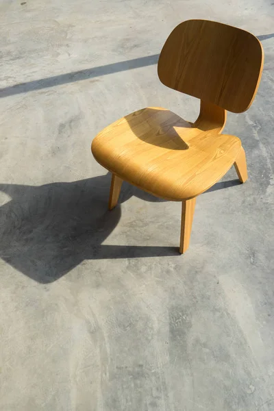 Elegante silla de madera — Foto de Stock