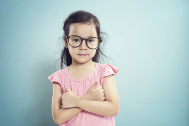 Asya gözlük küçük şirin