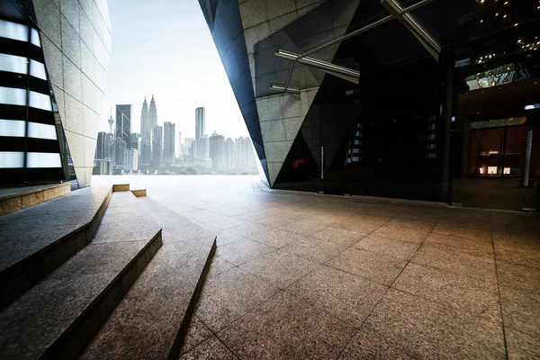 Paisaje urbano con suelo vacío — Foto de Stock