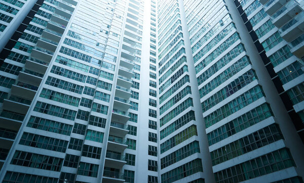 Многоэтажное современное здание
