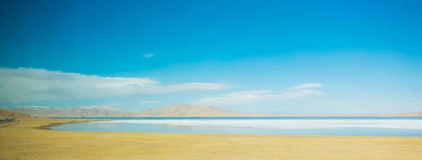 Hermoso lago azul en Tíbet —  Fotos de Stock