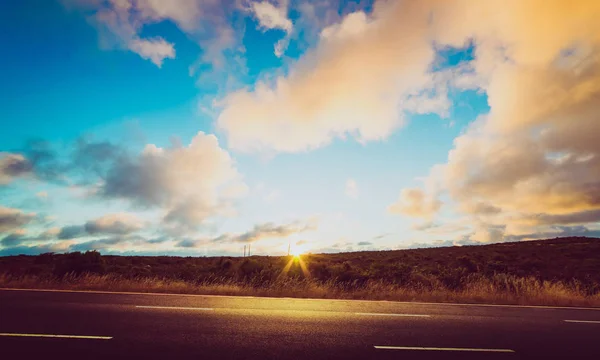 Cena dramática do pôr do sol — Fotografia de Stock