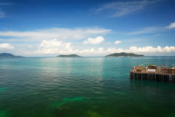 Embarcadero del puerto en el día soleado — Foto de Stock