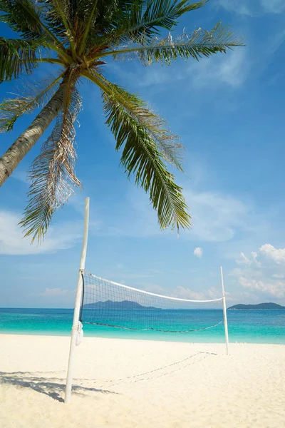 Rawa strand met beach-volleybalveld — Stockfoto