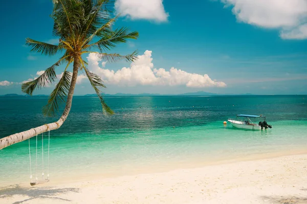 Rawa strand in zonnige dag — Stockfoto