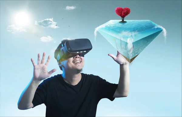 仮想現実のゴーグルを身につけた男 — ストック写真