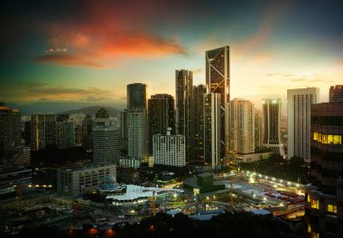 Cityscape modern ve gelişimsel, alacakaranlık manzarasıyla, Kuala Lumpur, Malezya .