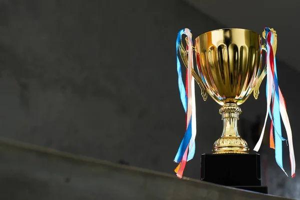 Golden Trophy Blur Gray Background — Stock Photo, Image