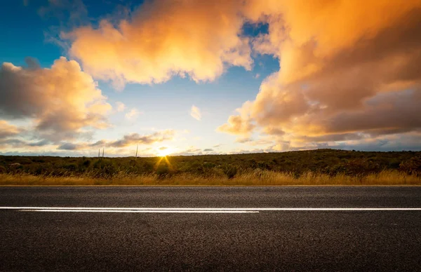 Pittoreska Landskap Scen Och Solnedgången Över Vägen — Stockfoto