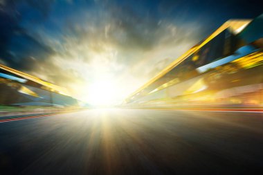 Infinity boş asfalt uluslararası yarış pisti, dijital görüntüleme Çiz montaj arka manzarası. akşam sahne .