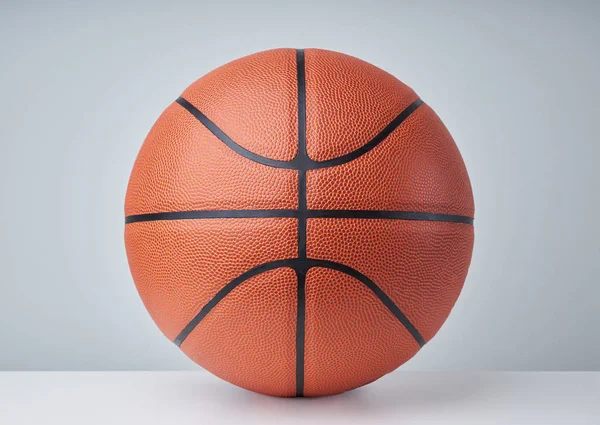 Basketballball Nahaufnahme Bild Auf Hellgrauem Hintergrund — Stockfoto