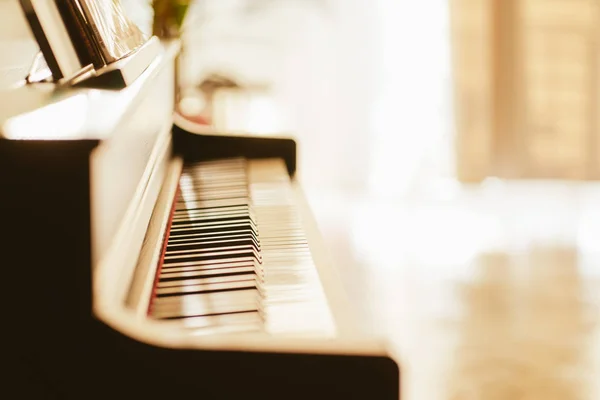 Close Van Zwarte Piano Toetsen Geselecteerde Focus — Stockfoto