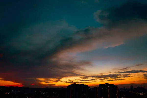 Nascer Sol Natural Bonito Sobre Silhuetas Cidade Horizonte Incrível Nuvem — Fotografia de Stock